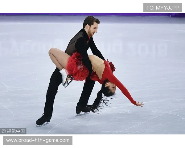 花样滑冰服装意外滑落，选手镇定完成全套动作