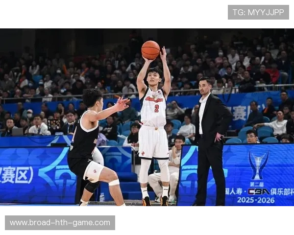 广东签约萨姆纳成真，四外援+胡明轩徐杰12人阵容亮相，广东队胡明轩简介