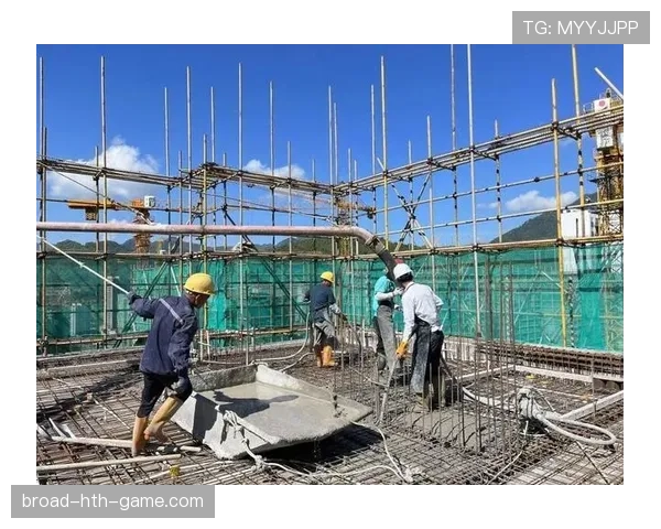 造房子的退役拳王：建筑工地的汗水